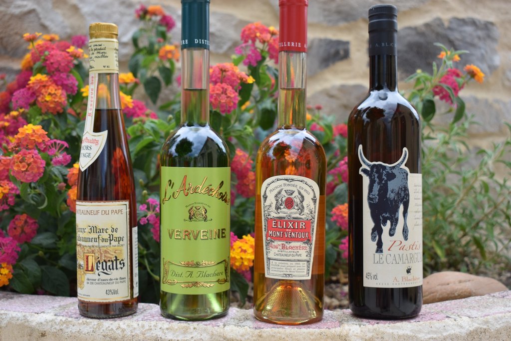 Distillerie_Blachere_les_liqueurs_et_digestifs_distillerie_artisanale_de_Provence_a_Chateauneuf_du_Pape_en_Provence